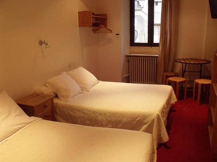 Hotel Du Faubourg Moutiers  Rum bild