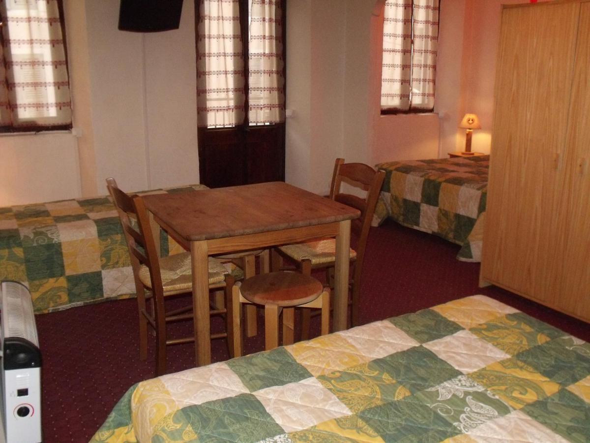 Hotel Du Faubourg Moutiers  Rum bild